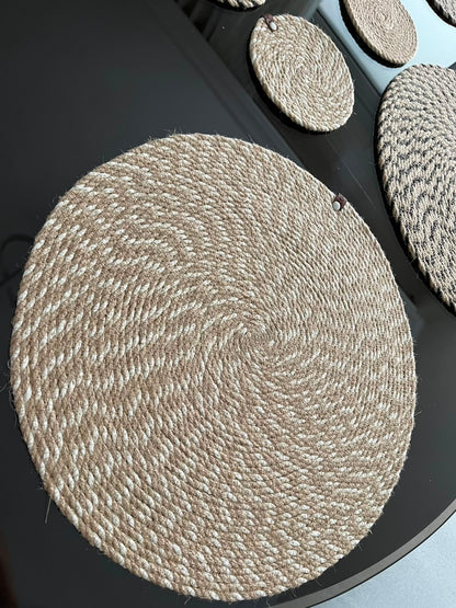 4 placemats size 30cm