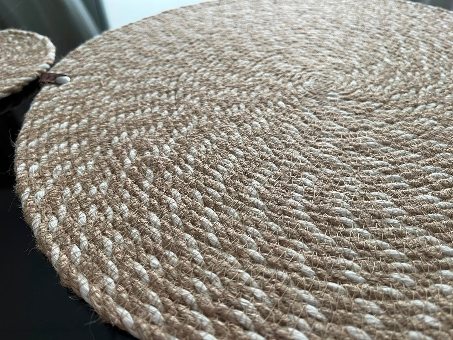 4 placemats size 30cm