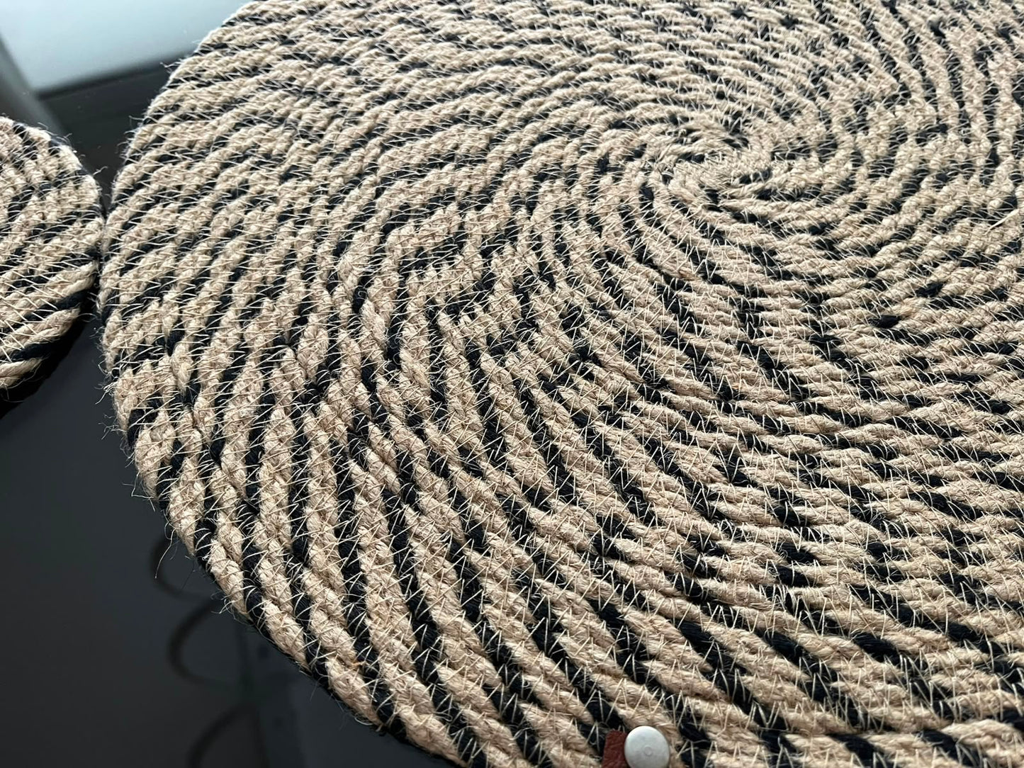 4 placemats size 30cm