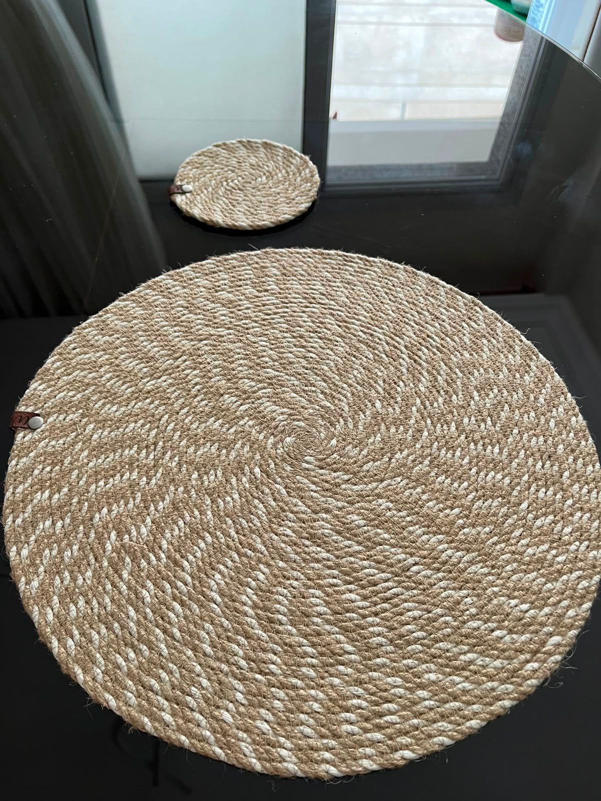 4 placemats size 30cm