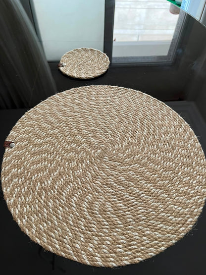 4 placemats size 30cm